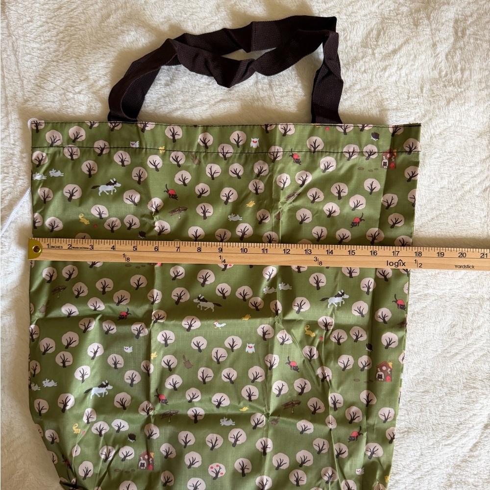 Foldable Green Patterned Tote Bag with Pouch - Women Bags - Picture 5 of 9